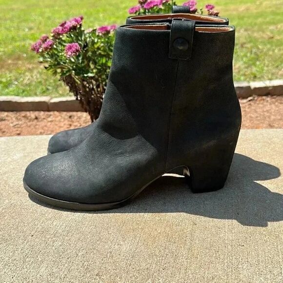 Gentle Souls Booties - Picture 1 of 11